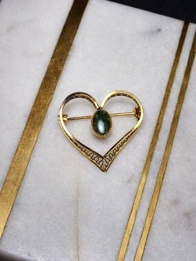 VTG Signed Carla 1/20 12K Gold Filled Open Heart Filigree Brooch Green Cabochon